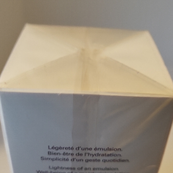 Issey Miyake L'Eau d'Issey Moisturising Body Lotion 6.7oz New/Unopened - Picture 5 of 5